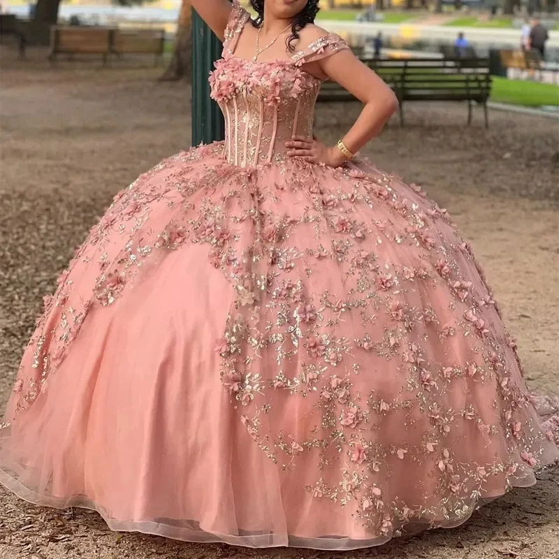 2024 Princess Girls Quinceanera Dresses Golld Applique Lace Flower Tull Lace Up Ball Gown Bithday Party Prom Wear Vestido De 16