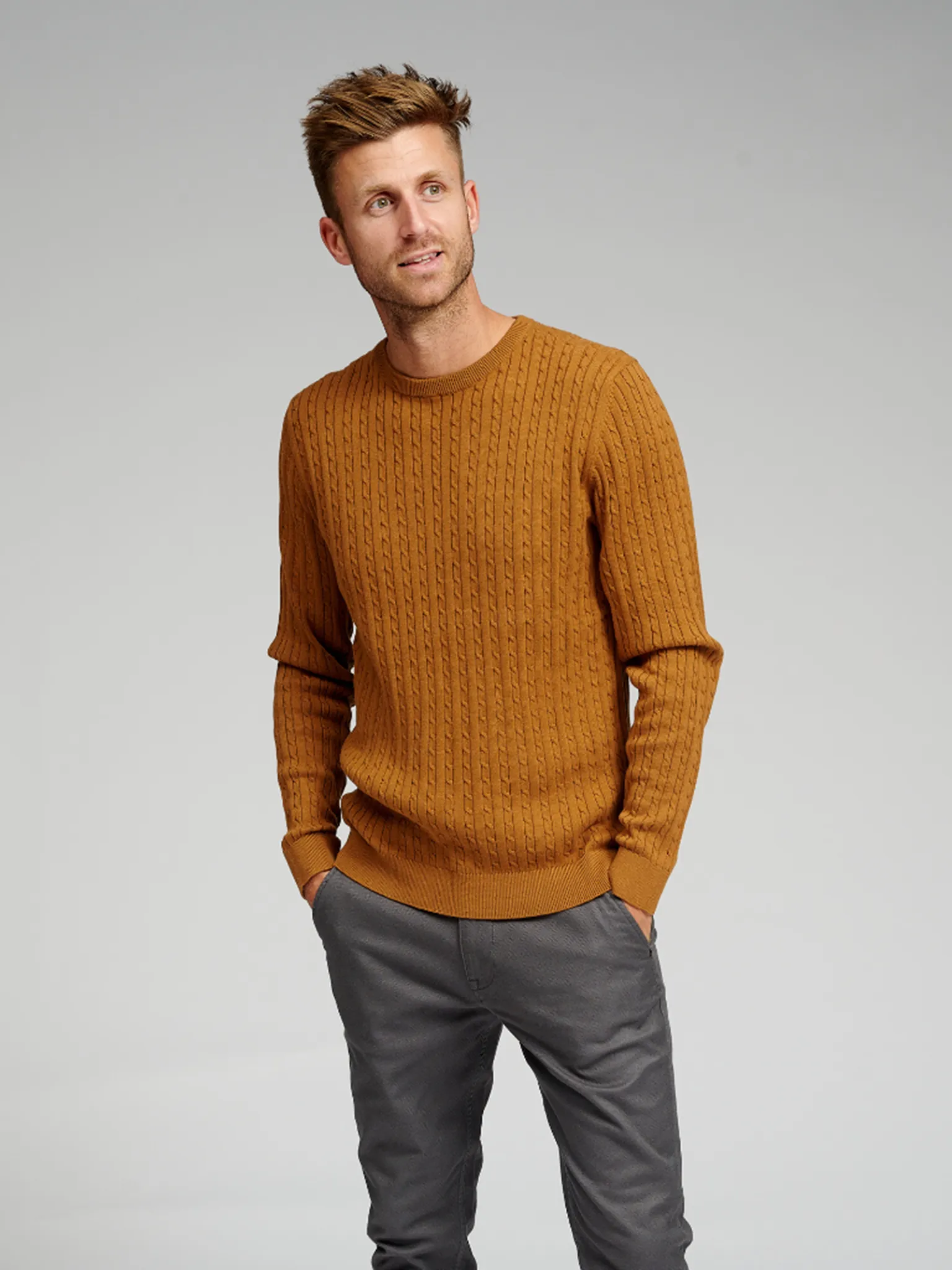 Cable Knit Crewneck - Lysebrun