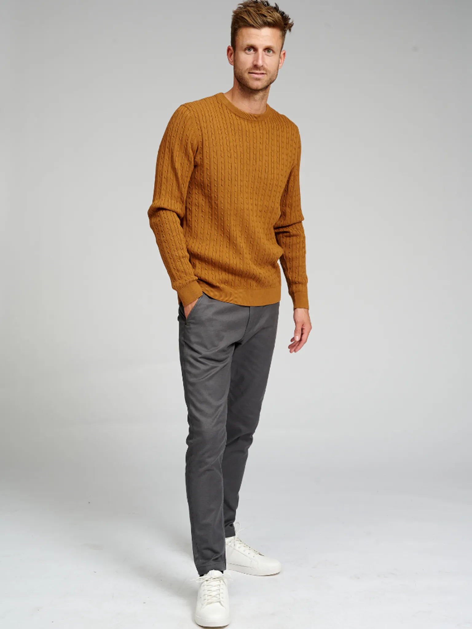 Cable Knit Crewneck - Lysebrun