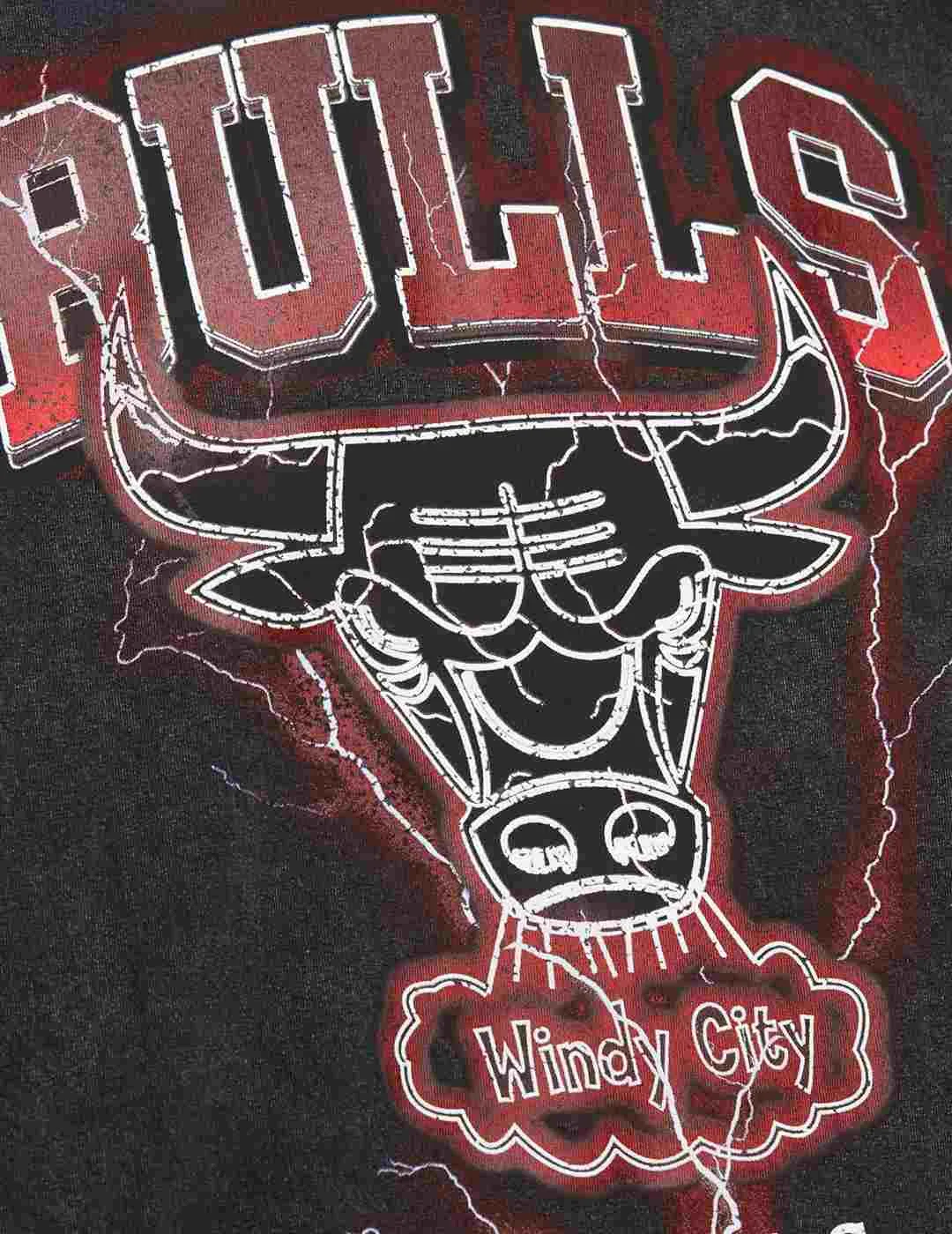 Camiseta Mitchell & Ness Bulls Graphic Negro