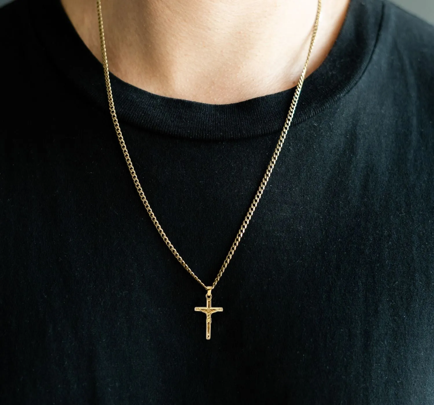 Cross Pendant Necklace | Gold