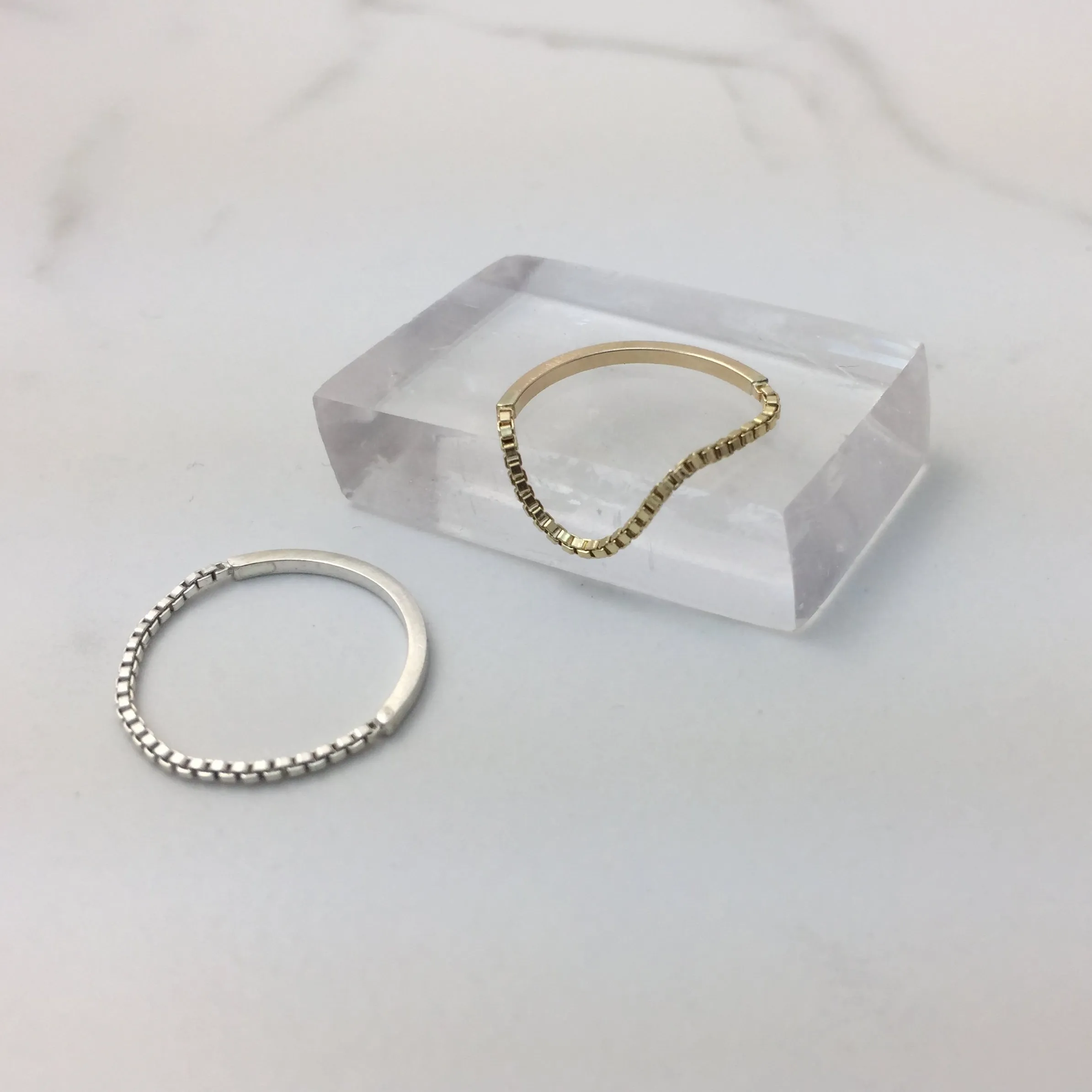 DAINTY CHAIN STACK RING