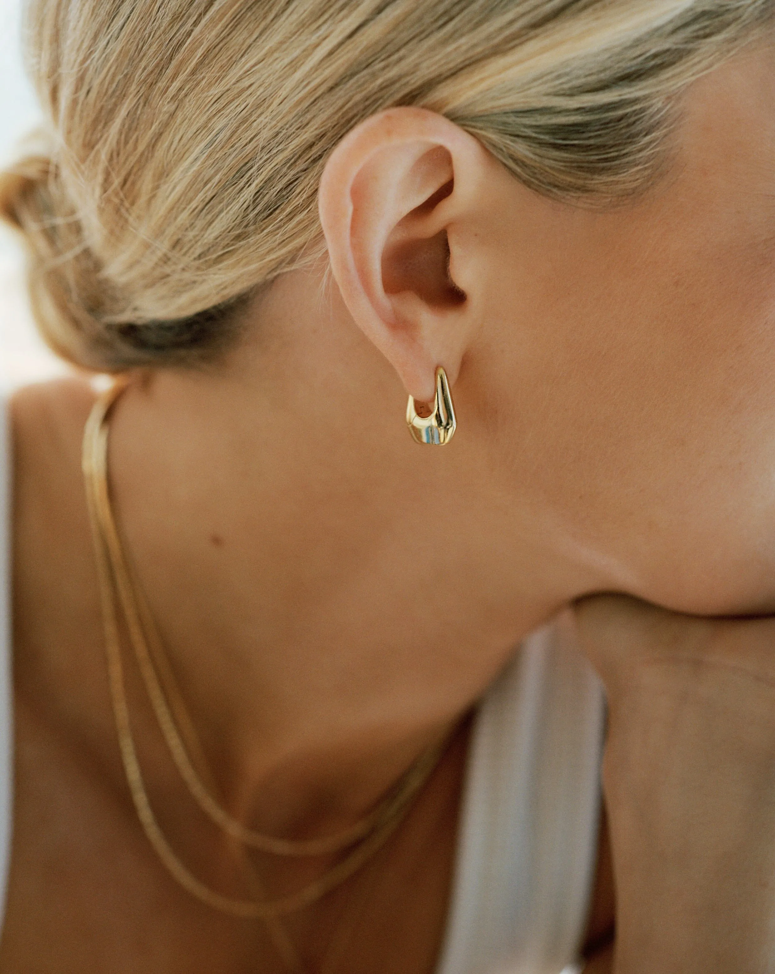 Lucy Williams Arco Small Hoop Earrings  | 18ct Gold Plated Vermeil