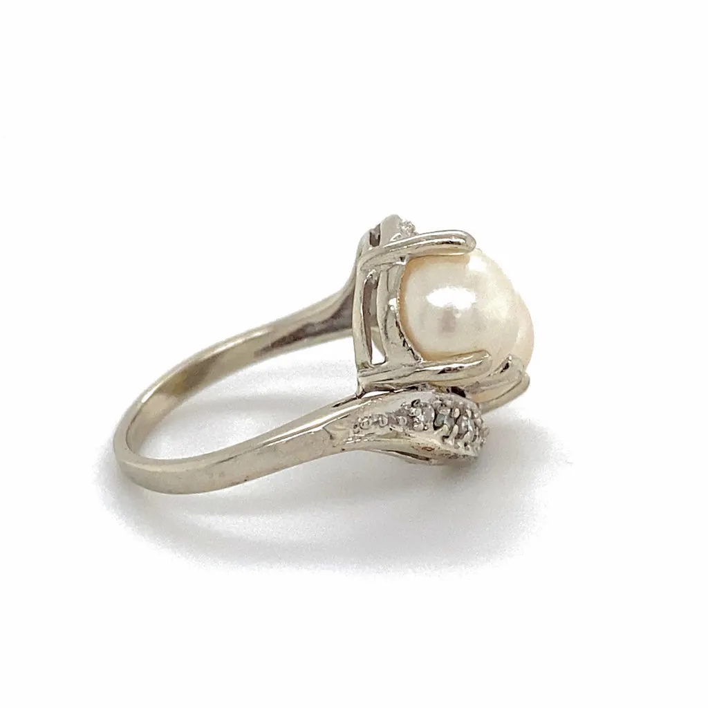 Pearl and Diamond Bypass Ring Toi et Moi in 14K White Gold Vintage Circa 1960