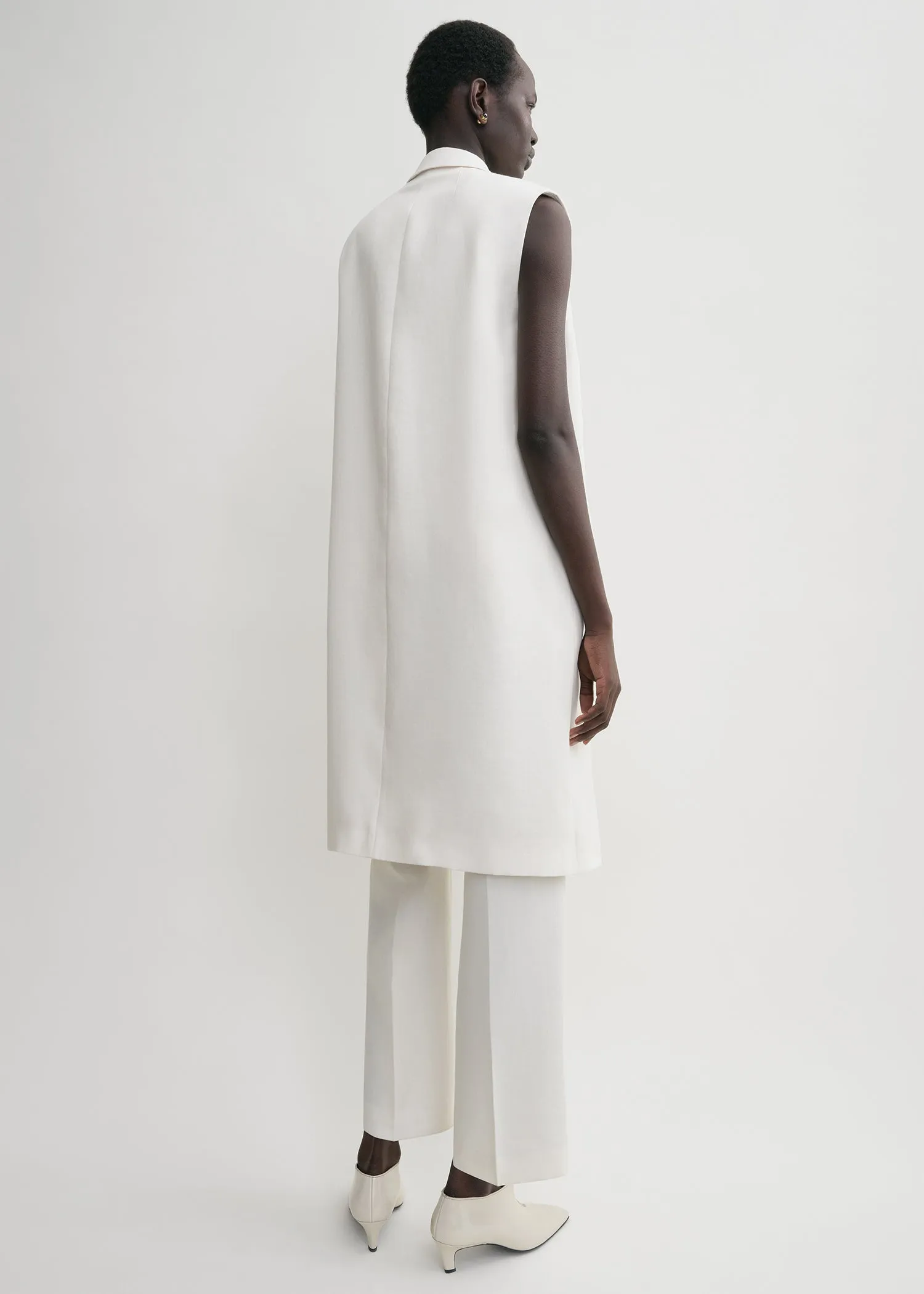 Sleeveless grain de poudre coat off white