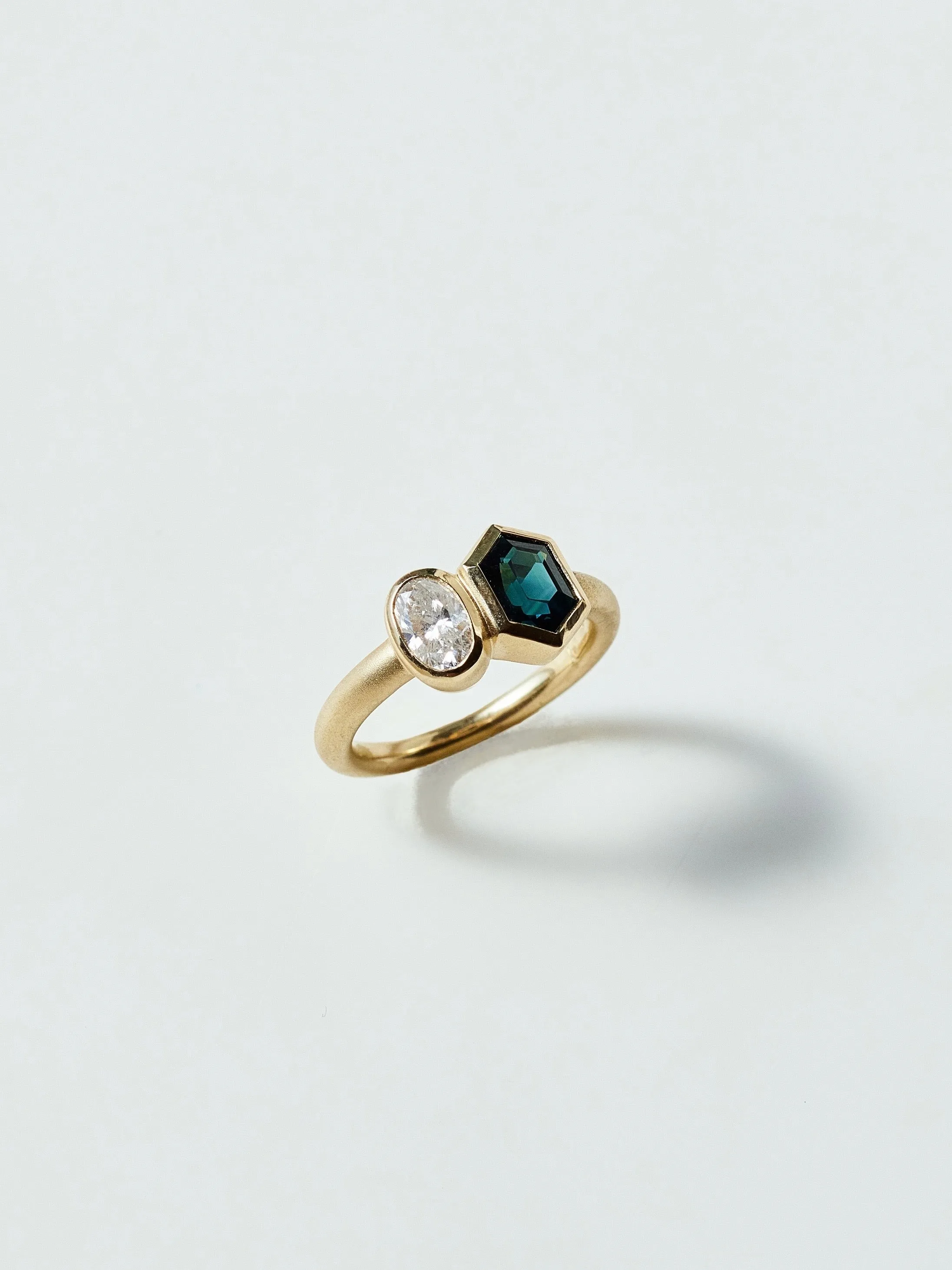 Toi et Moi with Hexagonal Sapphire and Oval Diamond in 14k Blonde, Size 6