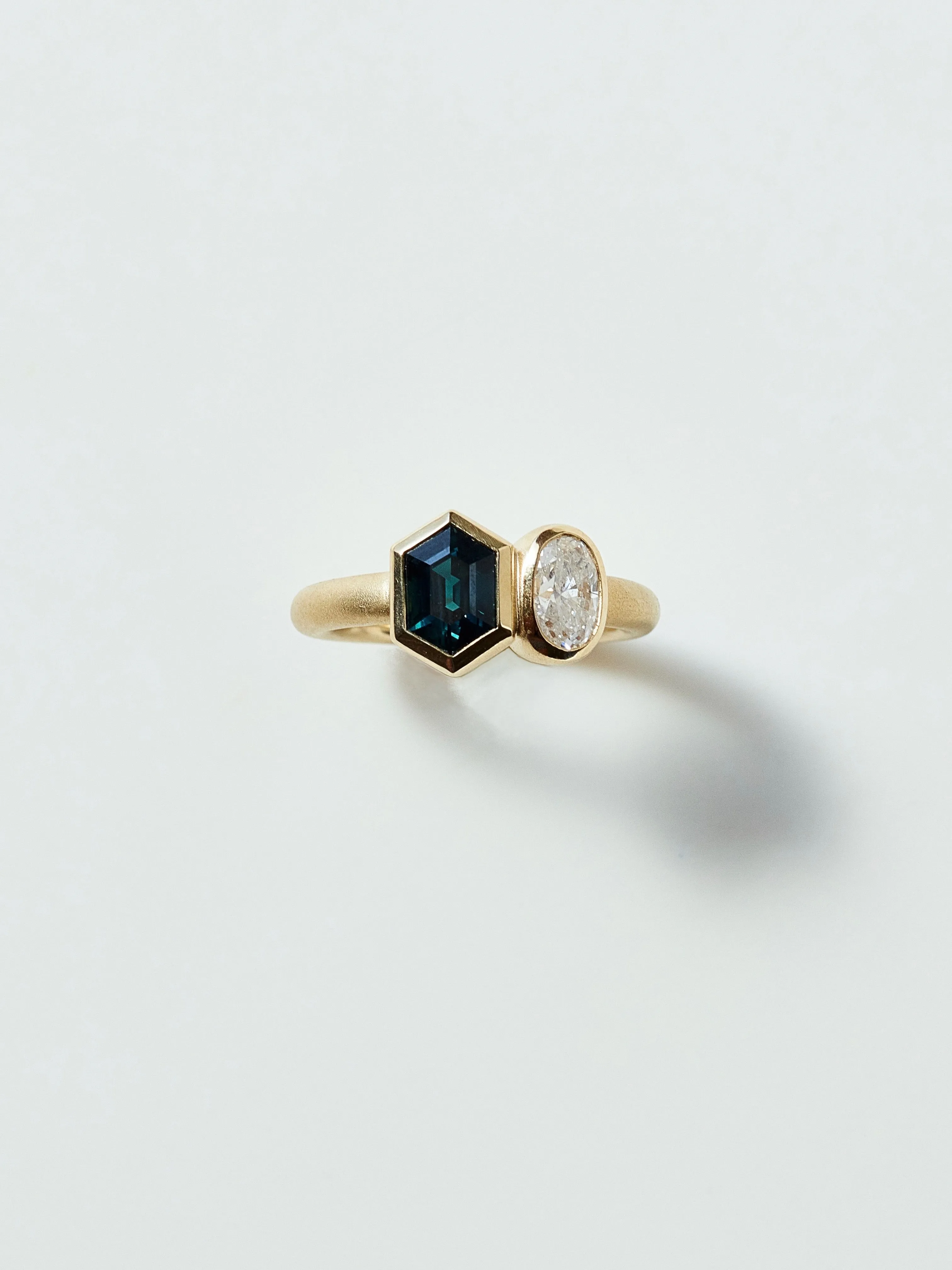 Toi et Moi with Hexagonal Sapphire and Oval Diamond in 14k Blonde, Size 6